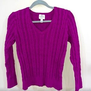 SOLD- 🔴 St John’s Bay V-neck Sweater